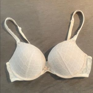 Victoria’s Secret body by Victoria push up bra